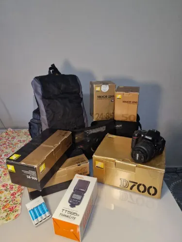 Equipamento de fotografia Nikon D5100 / D700 / Lentes / Grips etc...