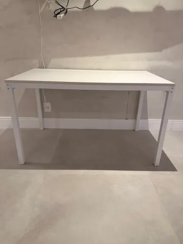 Mesa branca impecável 1,30 x 0,75