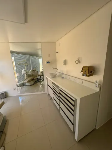 Sala/Conjunto para aluguel com 13 metros quadrados em Zona 04 - Maringá - Paraná