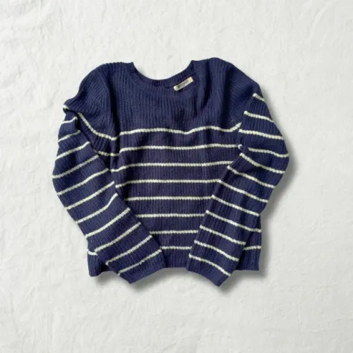 Blusa de lã listrada com trançado ajustável nas costas