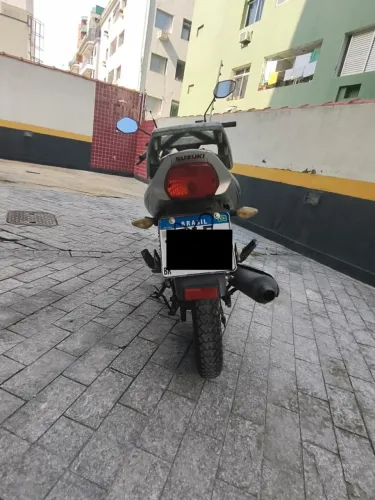 Moto inteira com documentos em dia, perfeita para trabalho. Motor feito impecável