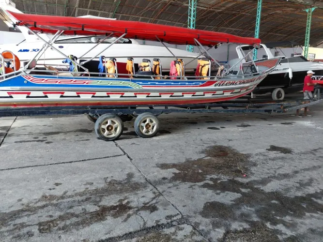 Vendo lancha de alumínio completa legalizada com motor yamaha 90hp 