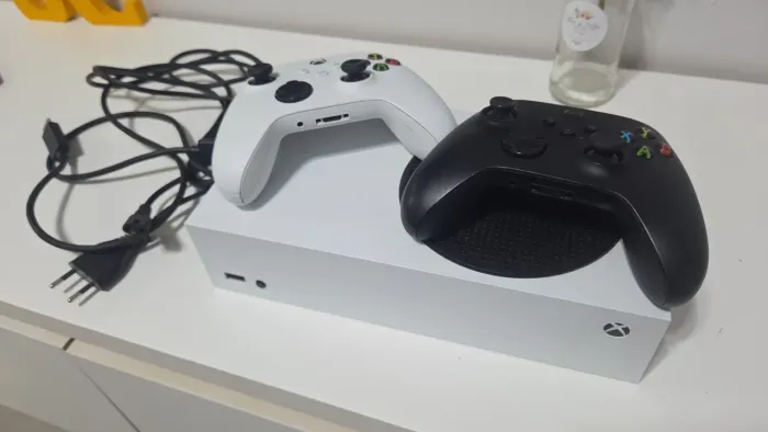 Xbox Series S 2024 + 2 Controles + Cabos Originais ? Impecável