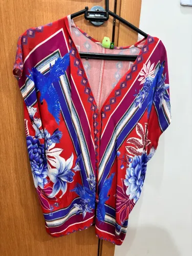 Blusinha farm PP, porém veste até M