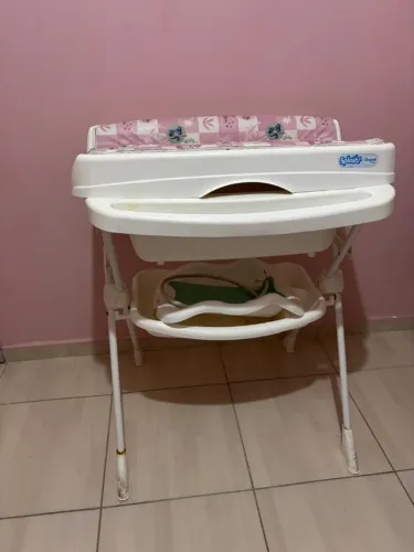 Banheira de bebê com trocador