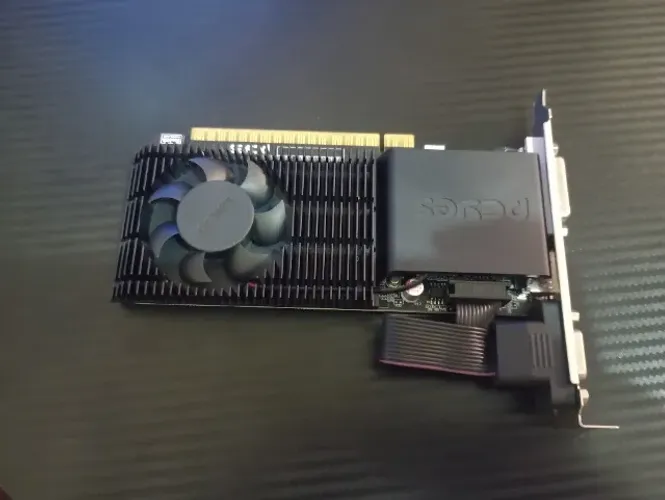 Placa de vídeo NVIDIA GT 610, 2GB, ótimo estado e funcionando