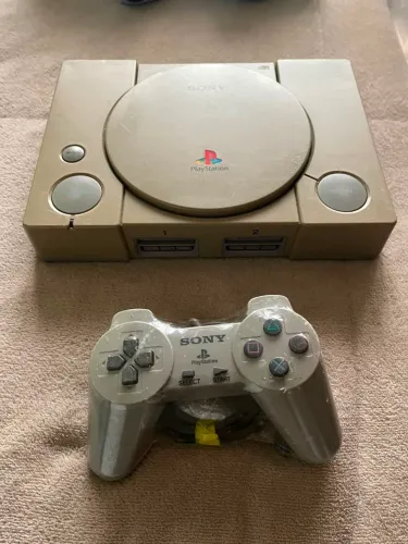 Playstation 1 no estado + controle + cabos