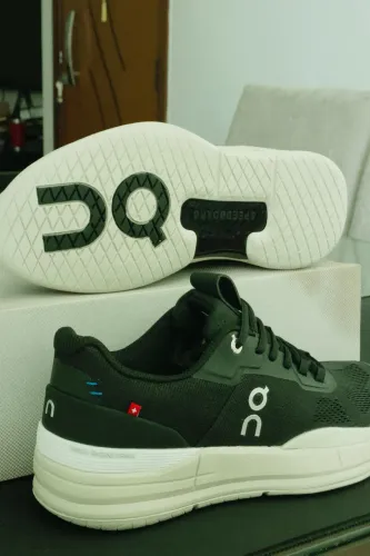 Tênis On Running The Roger Pro Original Preto e Branco Nº 43 (EU) 41 BR