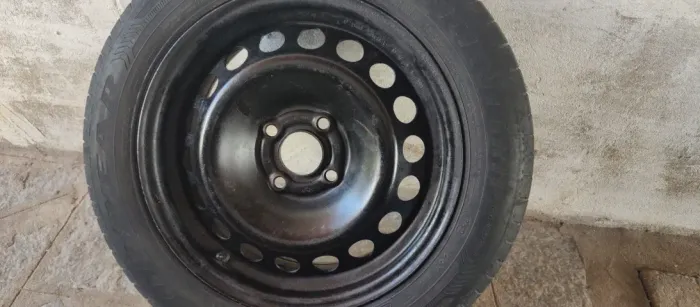 1. Roda aro 15 original GM com pneu. 4x100