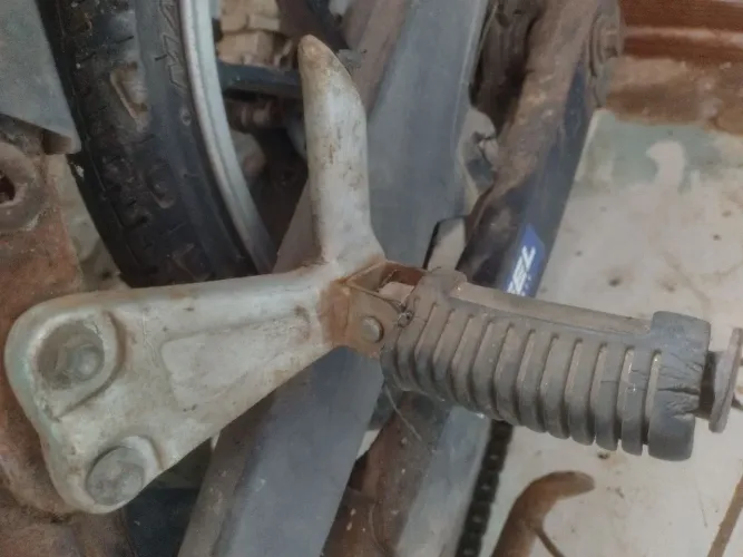 Tanque Joy plus 50cc mais suporte pé ? traseiro um tá sem o apoio blz valor médio 
