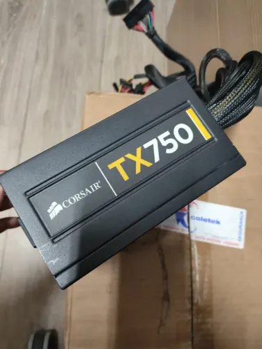Fonte Corsair TX750