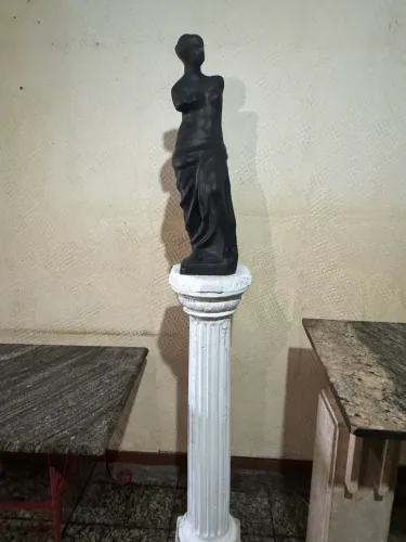 Pedestal + estátua 