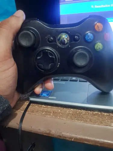 Controle xbox 360 com defeito 