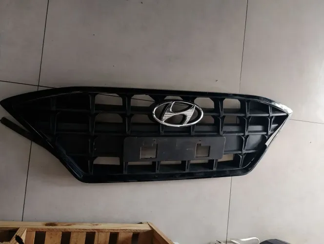 Grade frontal em Black piano do hb20 2022