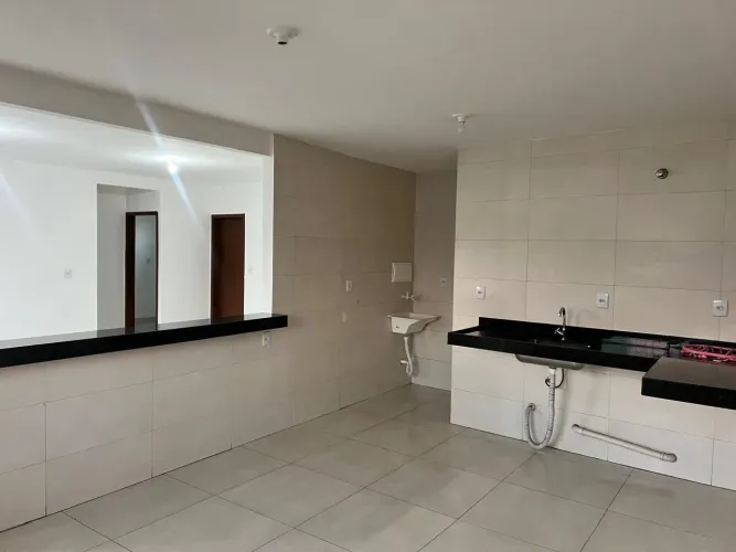 Aluguel de apartamento com 2 quartos e varanda