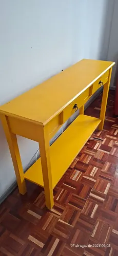 Aparador retrô amarelo