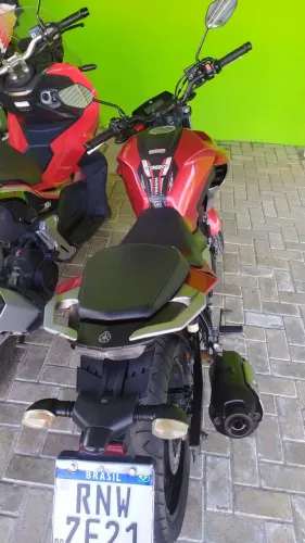 Vendo moto novinha
