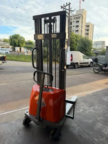 Empilhadeira Elétrica 1.500 kg - Elevação 3 Metros - CDD15B-E
