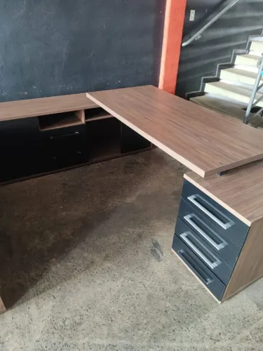 Mesa em L - seminova