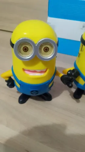 2 Bonecos Minions caixa de som USB Stuart - usados