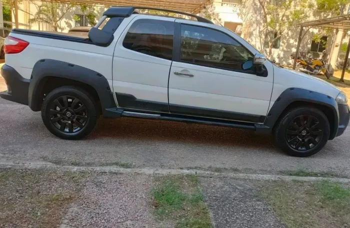 Fiat Strada Adventure1.8/ 1.8 Locker Flex CD 2015