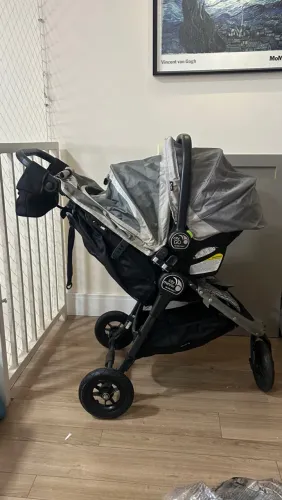 Carrinho City Mini GT + bebê conforto + base para carro + adaptadores - Baby Jogger