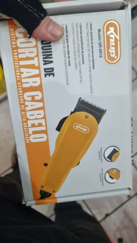 Máquina de Cortar Cabelo Knup com 3 Pentes Guia e Tesoura (Nova)