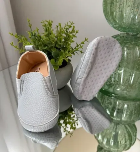 Sapato azul com elastico do lado sem uso - Tamanho 19