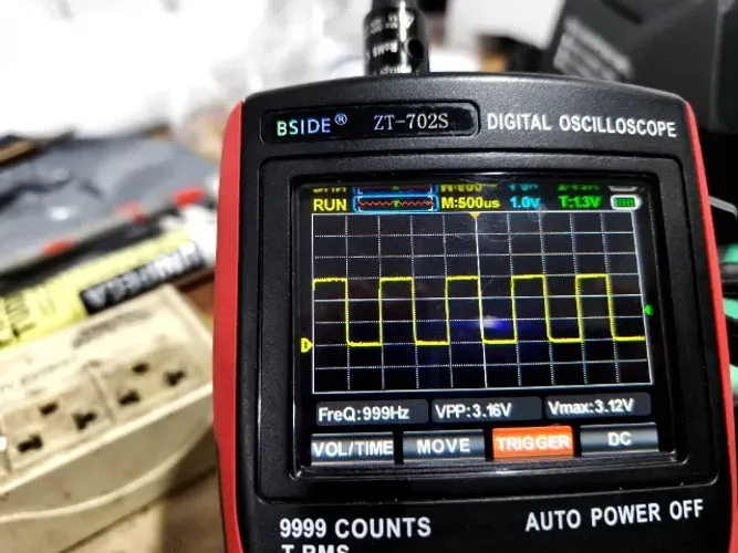 Multímetro/Capacímetro automático completo com osciloscópio de 10MHz ZOYI ZT702s!