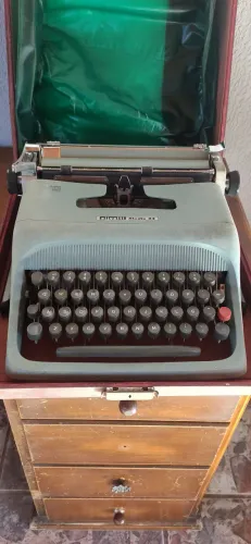Máquina de escrever antiga