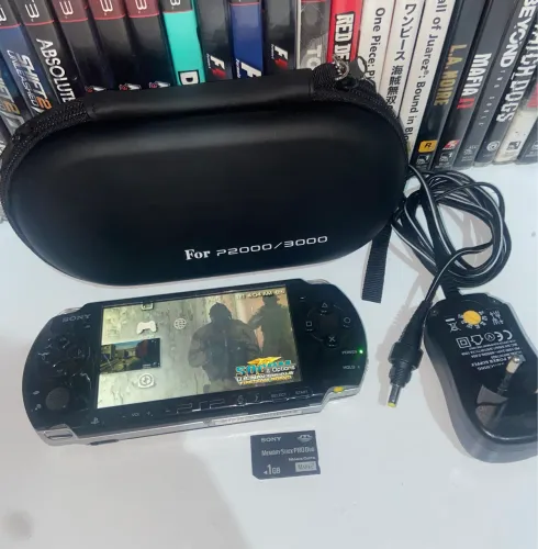 PSP 3000 Piano Black - Perfeito Estado + Case + Carregador