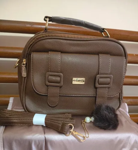 Bolsa maletinha compacta e espaçosa