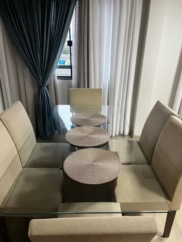 Mesa de jantar com 6 cadeiras