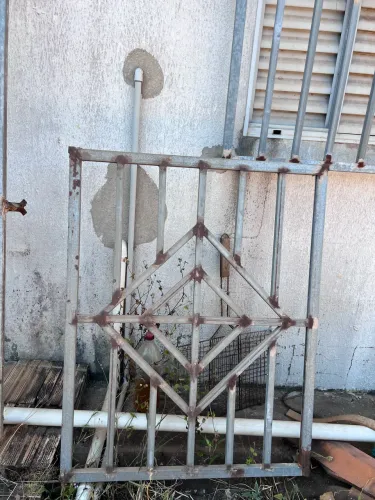 Vendo grade para janela de banheiro