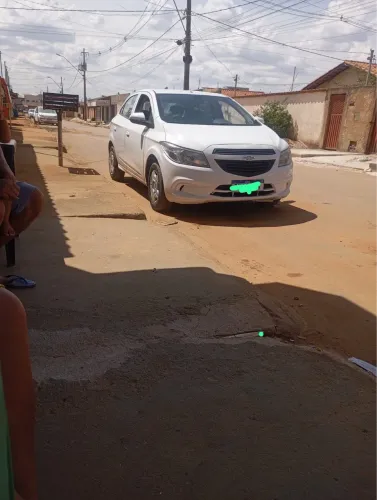 Chevrolet Onix Hatch LS 1.0 8V Flex Power Mec. 4P 2015