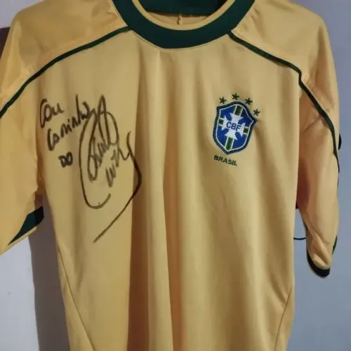 CAMISA DA SELEÇÃO BRASILEIRA AUTOGRAFADA ? Uma peça exclusiva para colecionadores