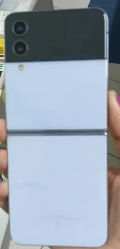 celular com a tela danificada