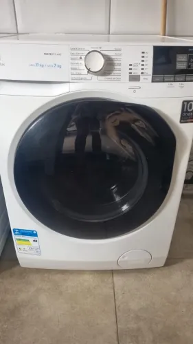 Máquina de lavar PERFECTCARE LAVA 11 kg | SECA 7 kg Eletrolux