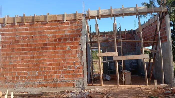 vende se um lote de 400 metros condomínio bela vista ponte alta