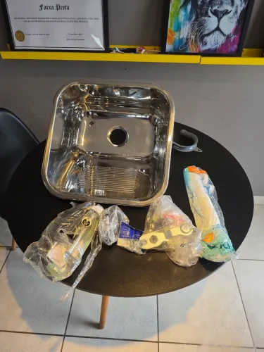 Tanque pequeno 40x40 em aço inox tecnocuba, todos os acessórios para instalação c torneira