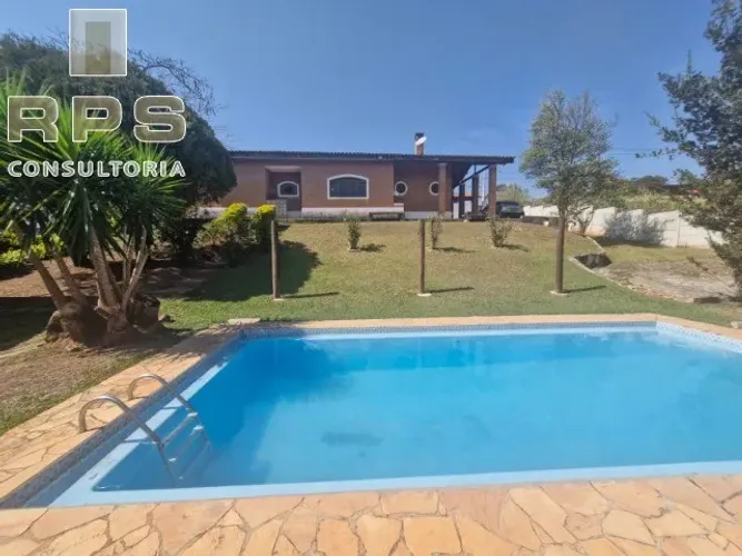 Casa térrea a venda há 3 minutos do Condomínio Palavra da Vida, com 1508m2 de terreno.
