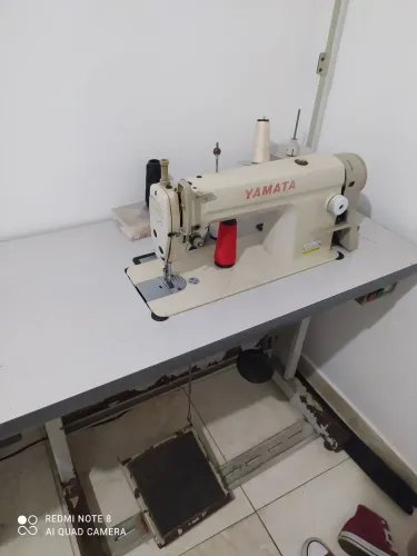 Máquina de costura reta yamata 