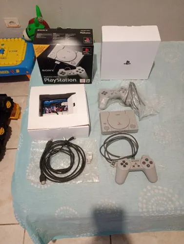 PlayStation mini na caixa completo com pendrive com quase 200 jogos de Playstation one