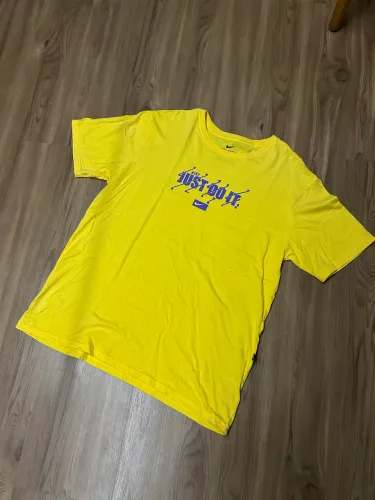 Camiseta Nike amarela - Tamanho M