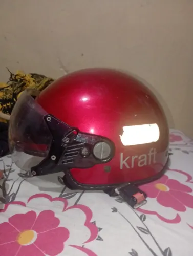 Capacete kraft, viseira fumê usado