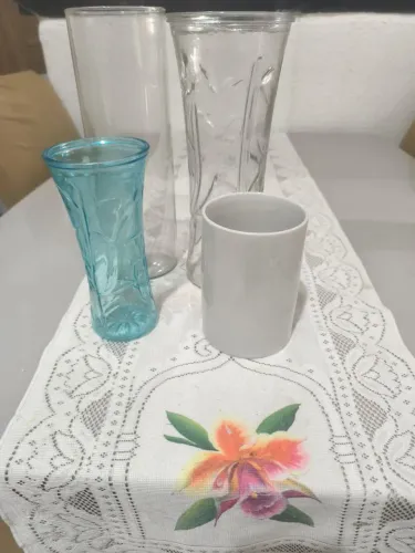 Vende-se lindos vasos de plantas.