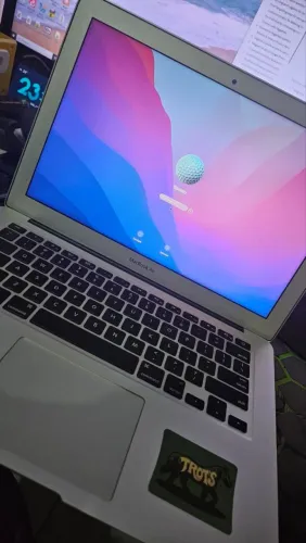 MacBook Air 13" 2017 ? i5 8GB RAM macOS Monterey ? Ótimo Estado | R$ 2.000