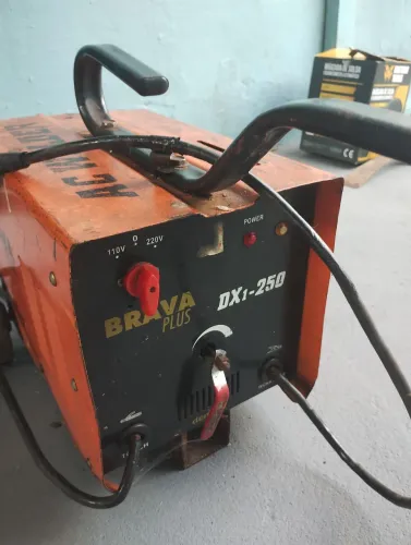 Máquina de solda brava