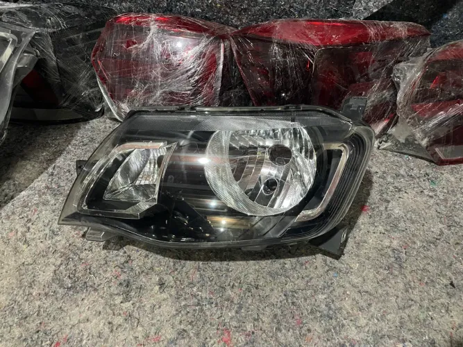 FAROL KWID FUME LADO ESQUERDO ( NOVO ) 