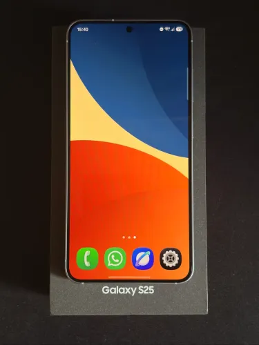 Samsung Galaxy S25 256GB 12GB RAM (Como Novo)